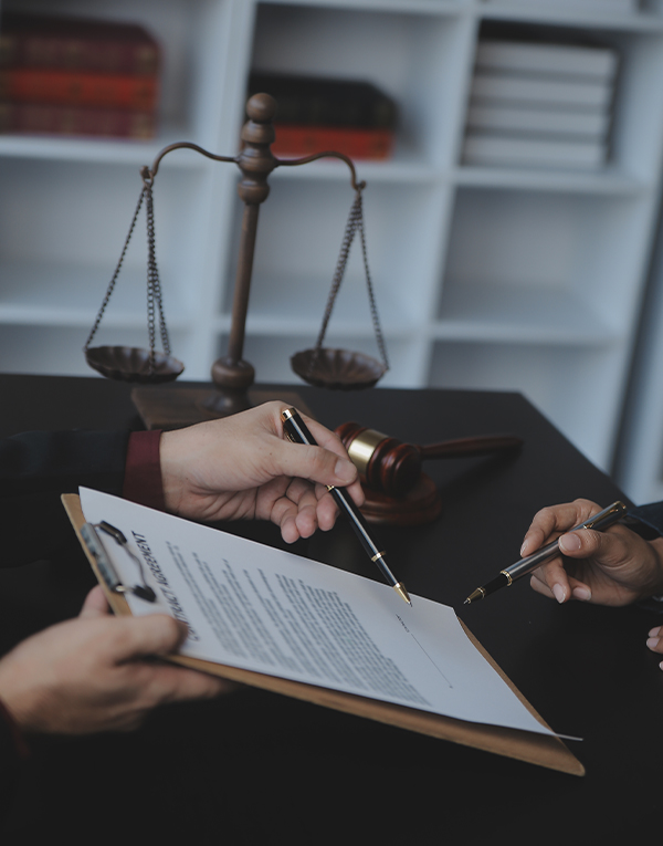 justice-law-conceptmale-judge-courtroom-600x765